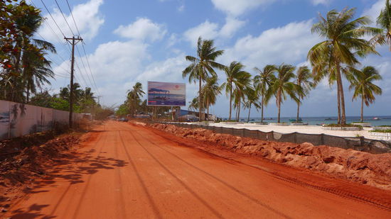 ...doch der Schein trügt. Rundherum befinden sich jede Menge Baustellen mit Infotafeln, welch riesen Luxusresorts hier erbaut werden sollen...schade um die Landschaft! In ein paar Jahren wird Phu Quoc wohl nichts mehr für Backpacker sein!