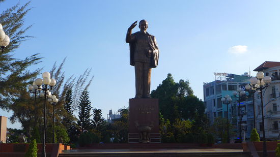 Auch Onkel Ho begrüßte uns 