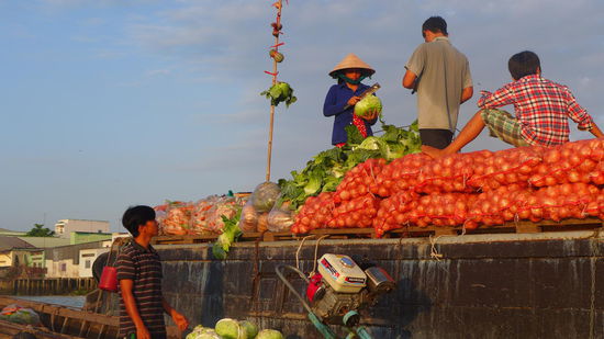 Die schwimmenden Märkte schon voll im Gange