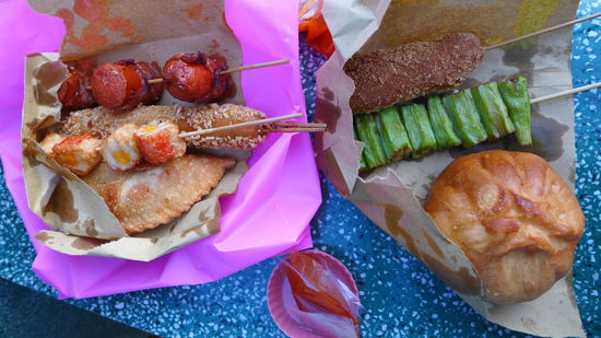 Streetfood muss man probiert haben! Die wohl günstigste Variante 
Rechts in der Mitte übrigens das "Seerosenbohnenzeug", echt lecker!