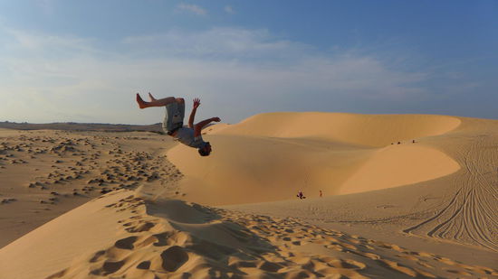 Sand = weich = Spielplatz für große Kinder 