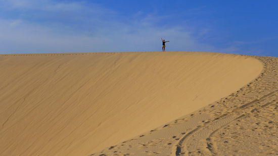 Kerstin an unserem späteren Sonnenuntergangshügel.