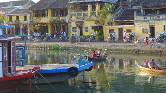 Blick auf die Altstadt von der anderen Seite des Flusses.