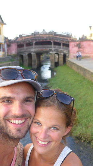 Wir und die japanische Brücke - einst historische Verbindung der zwei Stadtteile.