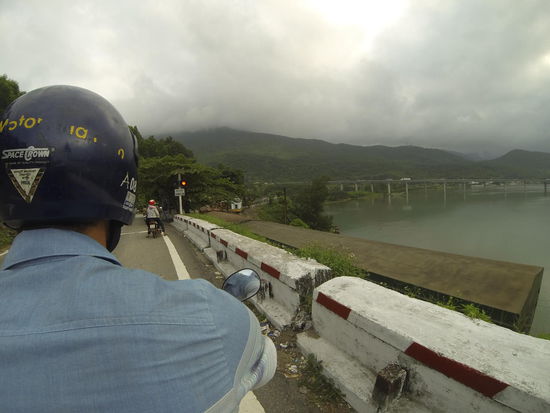 Willkommen in Nordvietnam. Wir sind unter eine Wolkendecke abgetaucht.