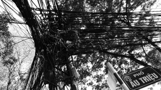 Kabelsalat...fragt man sich nur, wie hier der Strom noch durchkommt