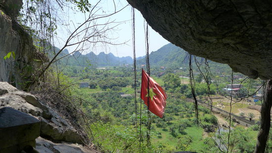 Der Blick vom Cavehospital. Ein Krankenhaus in Fels gehauen, das während des Vietnamkrieges genutzt wurde.