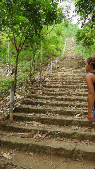 Ab in die Höhle...doch erst hieß es, knapp über tausend Stufen zu bezwingen...