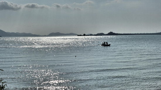 Blick vom Festland aufs Meer.