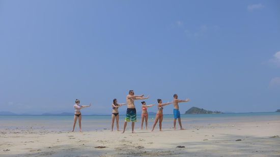 Thai Chi am einsamen Strand - und der Tag ist perfekt! 
(Danke Domi  )