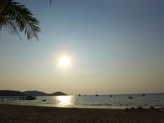Den Sonnenuntergang genossen wir am nächsten Strand, welcher sich ideal zum Schnorcheln eignet (aber Vorsicht: man sollte es vermeiden, sich in den Sand zu legen...beißende Sandfliegen lauern überall! Für Liegen, Hängematten und Stühle ist aber überall gesorgt  )