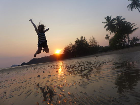 Wobei der Sonnenuntergang an unserem Strand auch einen atemberaubenden Anblick zu bieten hat