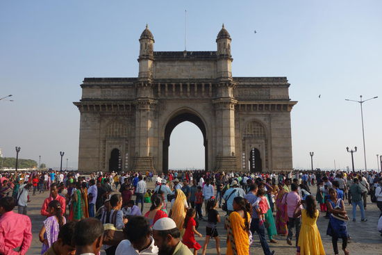 Das "Gateway of India", Treffpunkt und Anlaufstelle für den regionalen Schiffsverkehr