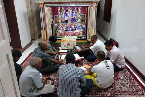 am Tempelausgang wieder eine Liveband