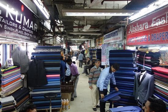 Straße mit lauter Schneider am Mohan Sing Place, Connaught Place