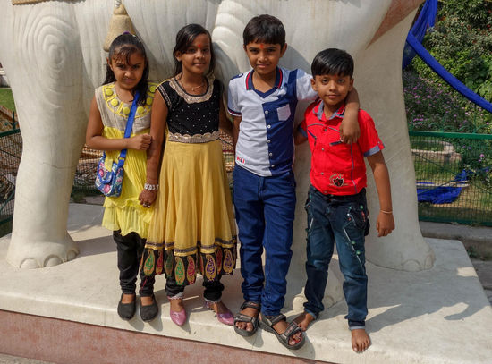 Kinder fragen manchmal ob man sie fotografiert. Es reicht ihnen dann das Ergebnis am Foto-Display zu sehen