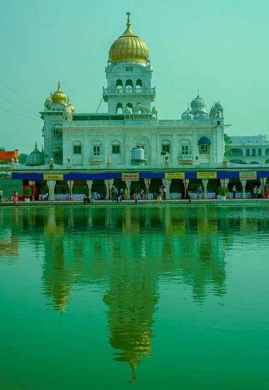 der Tempel mit seiner vergoldeten Kuppel