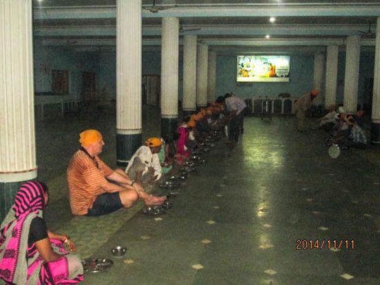 bei solch einer Gastfreundschaft setze ich mich auch auf den Boden