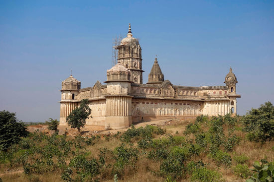 der am oberen Ortsrand gelegene Lakshmi-Tempel