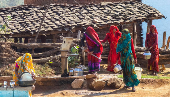 In einem kleinen Nachbarort ... Frauen am Brunnen... da konnte meine Kamera nicht widerstehen ...