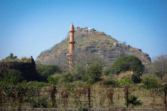 auf halbem Weg kommt man an der Hügelfestung Daulatabad vorbei, 12.Jhd.