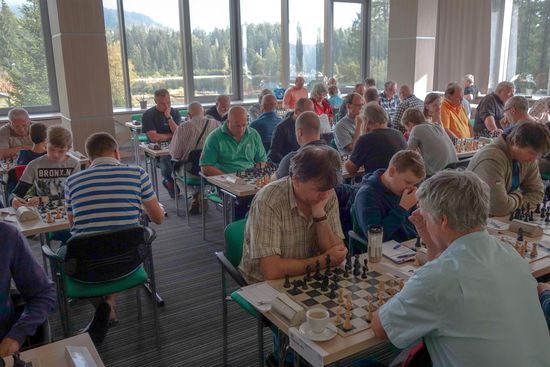 Blick in einen der 2 Turniersäle
Insgesamt nahmen an dem 9-tägigen Turnier 204 Spieler teil