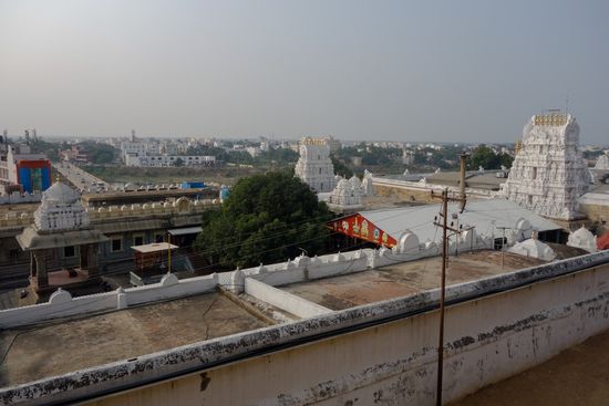 Die Busfahrt zum 35 km von Tirupati entfernte Sri Kalahasti wird zum Tagesausflug.