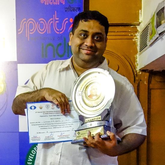 Der glückliche Turniersieger Großmeister Laxman R.R. Der Lokalmatador ist zwar amtierender indischer Blitzmeister, sein Turniersieg war jedoch eine Überraschung.