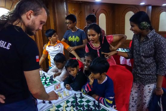 Timur Gareyev  kommt bei der indischen Jugend gut an