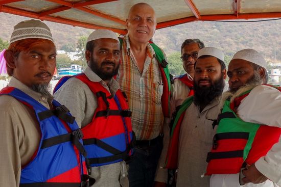 ich und mein Expeditionsteam bei der Überquerung des Krishna-Rivers.
Danke Jungs!