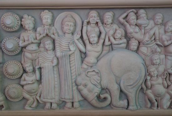 Mir sagte ein Besucher, die Reliefs zeigen Szenen aus Buddhas Leben