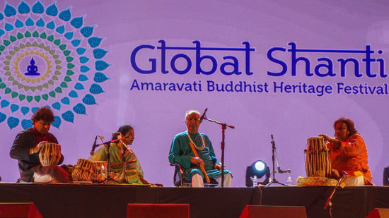 Pandit Hariprasad Chaurasia (79 Jahre!) ist ein indischer Meister der Bansuri-Flöte