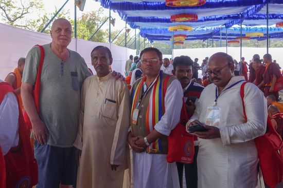 Mein Dank gilt auch Dr. Milind Jiwane der mich am ersten Tag betreute und zum Mittagessen in das Zelt mitnahm. 