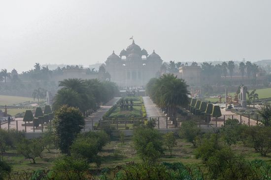 Rückseite des Tempels mit dem Garten
