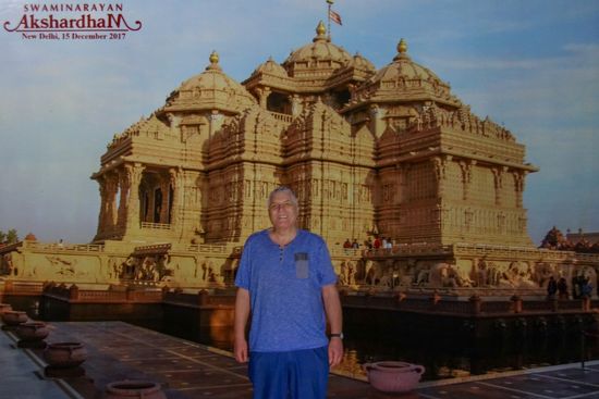 Auf dem Gelände meinte eine Dame zu mir, ich solle andauernd das Wort "Swaminarayan" wiederholen, dann ginge es mir bald besser