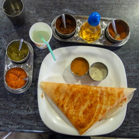 Zum Abendessen Dosa - eine Art indischer Pfannenkuchen