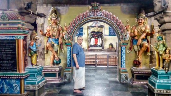 mein erster Versuch als Prieser verkleidet in das Tempelinnere zu gelangen scheiterte alsbald