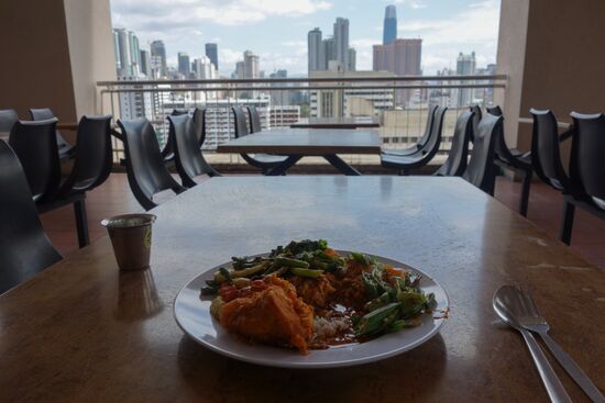 Wer's indisch mag kann sich in PM's Cafe ein "Frühstück" für knappe 3 Euro gönnen