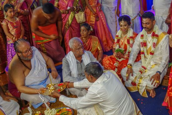 Im Sri Mahamariamman Temple gab es dann gleich eine indische Hochzeit.