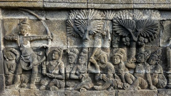 Viele Wandreliefs erzählen von der buddhistischen Lehre