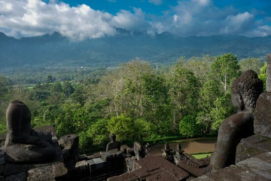 Blick auf die umliegenden Berge
Die Tempelanlage wurde etwa um das Jahr 800 erbaut.