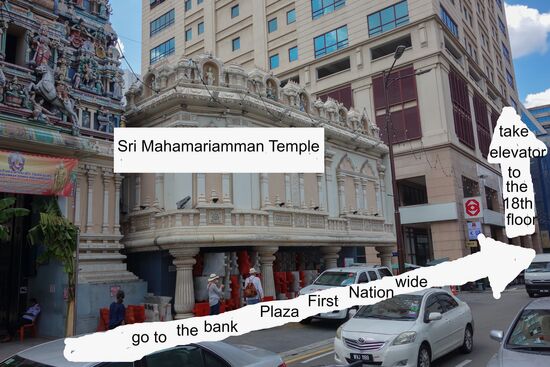 Da mein Hotel ganz in der Nähe ist, war ich öfters oben in JM's Cafe. Dort sind James und Raj. Ich weiß nicht ob die sich da oben noch lange halten können, denn James darf unten am Gebäudeeingang kein Schild anbringen. Ich habe mir seinen Restaurant-Flyer angesehen und ihm vorgeschlagen die Speisekarte zu verkürzen und dafür auf dem Flyer zu zeigen wie man ihn findet. Nicht dass ich soviel mehr über Flyer weiß, aber Wegbeschreibungen gehören nicht zu den Stärken der Inder.
Geöffnet von Montag-Freitag, ca. 9:00 - 17:00