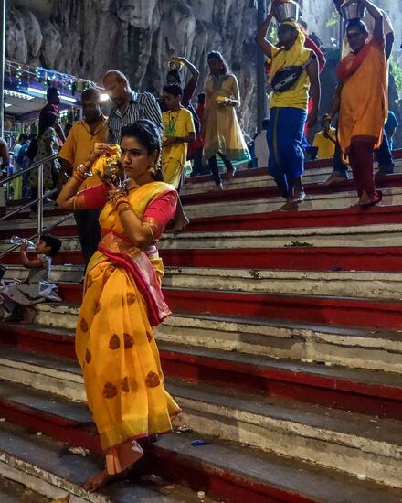 ....dann rein in eine große Höhle