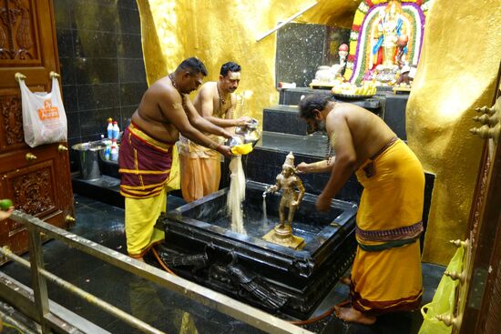 ...wo die Milch bei dieser Figur ausgeschüttet wird