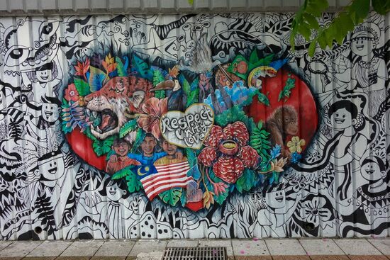 an einer Bushaltestelle in Kuala Lumpur