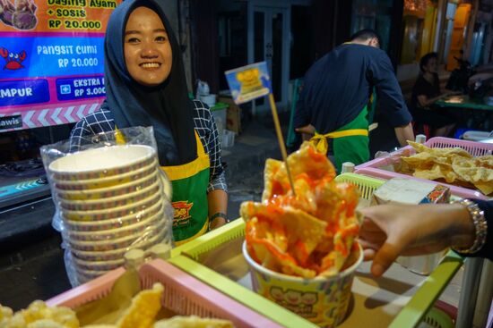 viele kleine Essensstände bieten mir oft Unbekanntes an....