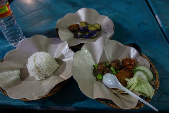 ich wähle zum Reis  Zuchini, Bohnen, Tofu und was Gebratenes