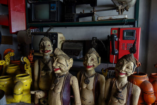 Besser als ein Kunstmuseum – der Antikmarkt Pasar Triwundu