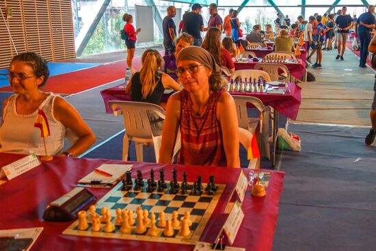 Doch noch Jemand aus Deutschland. Sabine ist eine sogenannte Anfängerin, denn dies war erst ihr 2.Turnier! mit 4 Punkten aus 9 Partien kam Sie aber in der B-Gruppe  gut zurecht, manchmal fehlte nur eine Kleinigkeit zum Sieg der Partie.