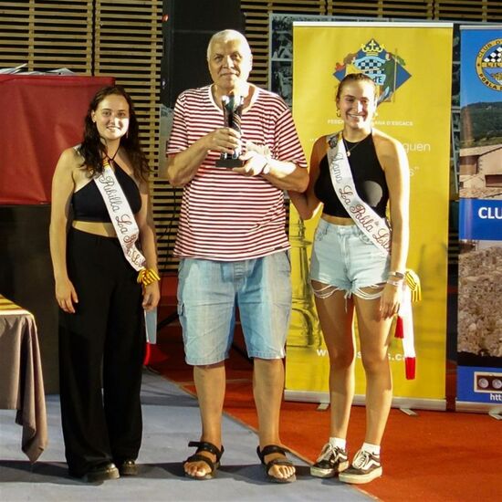 Mit viel Glück konnte ich die Altersgruppe 60+ gewinnen. Hier mein Preis (der Pokal)